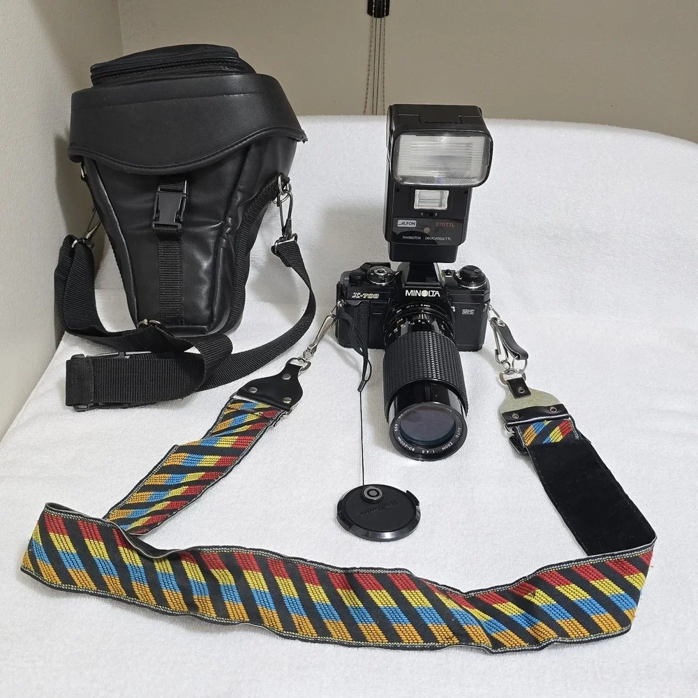 Minolta X-700 35mm SLR Film Camera Kalimar 80–200mm Lens Bundle